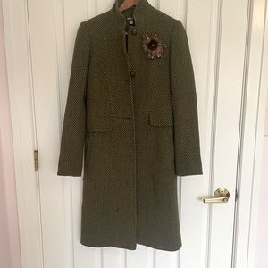 Elegant tweed coat. Long and warm with beautiful pattern lining.